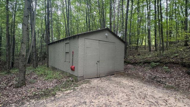 2404 Bialik Road, Manistee, MI 49660