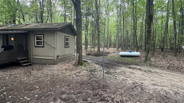 2404 Bialik Road, Manistee, MI 49660