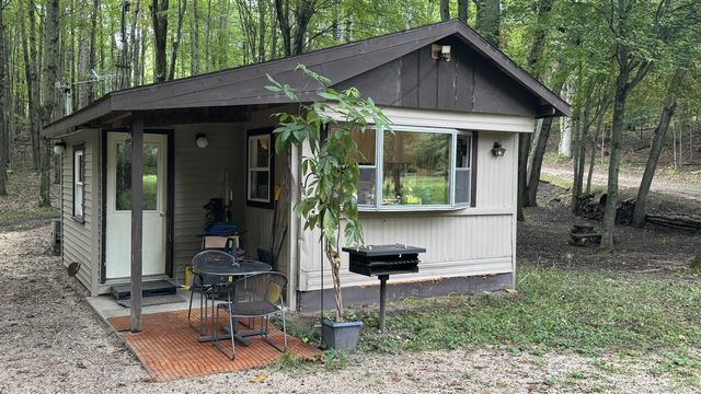 2404 Bialik Road, Manistee, MI 49660