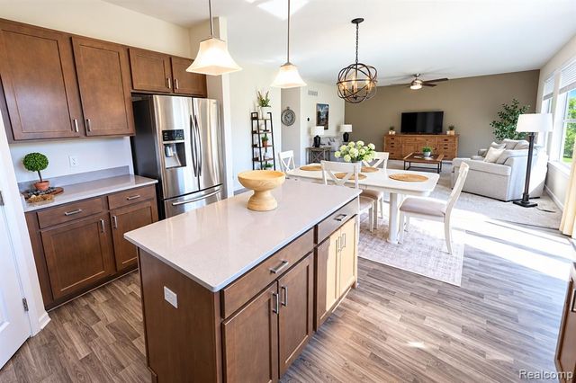 251 Quartz Way, White Lake, MI 48386