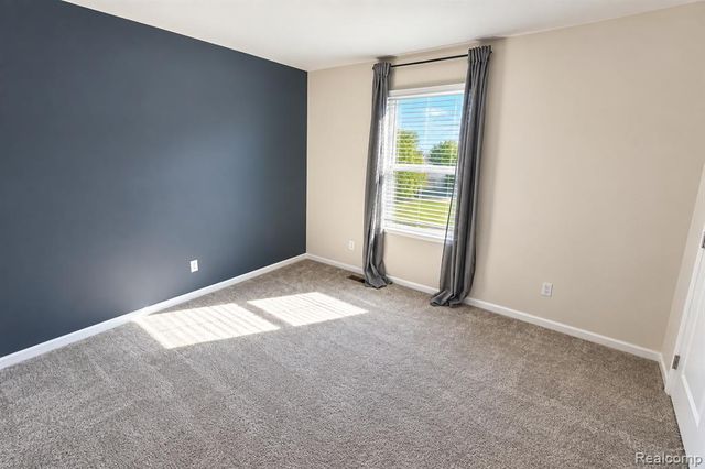 251 Quartz Way, White Lake, MI 48386