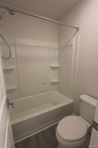 251 Quartz Way, White Lake, MI 48386