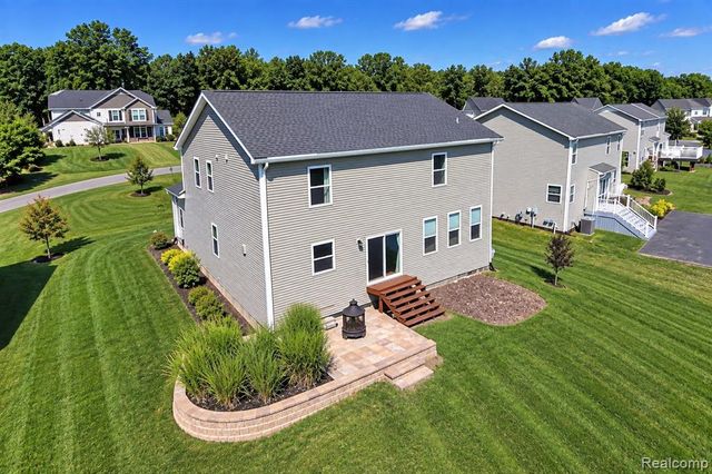 251 Quartz Way, White Lake, MI 48386