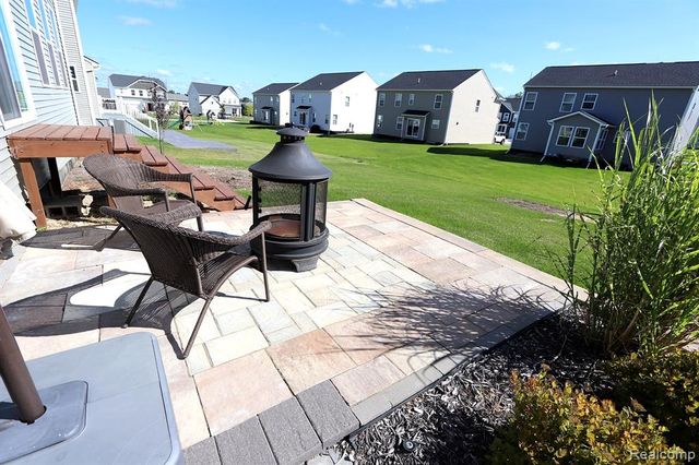 251 Quartz Way, White Lake, MI 48386