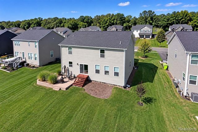 251 Quartz Way, White Lake, MI 48386