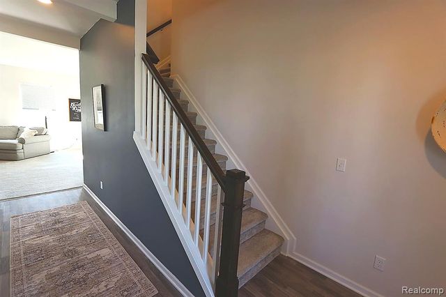 251 Quartz Way, White Lake, MI 48386
