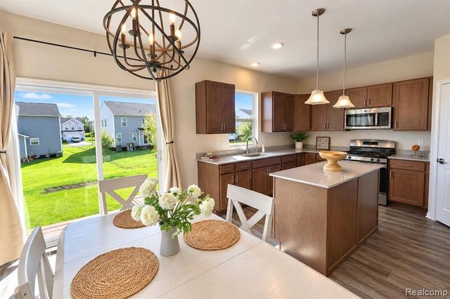 251 Quartz Way, White Lake, MI 48386