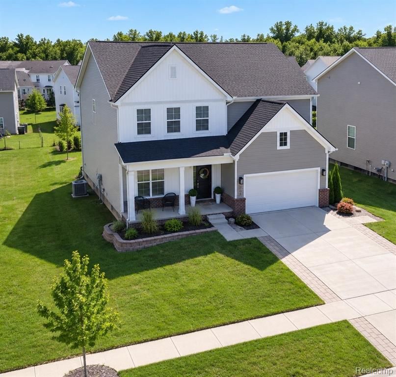 251 Quartz Way, White Lake, MI 48386