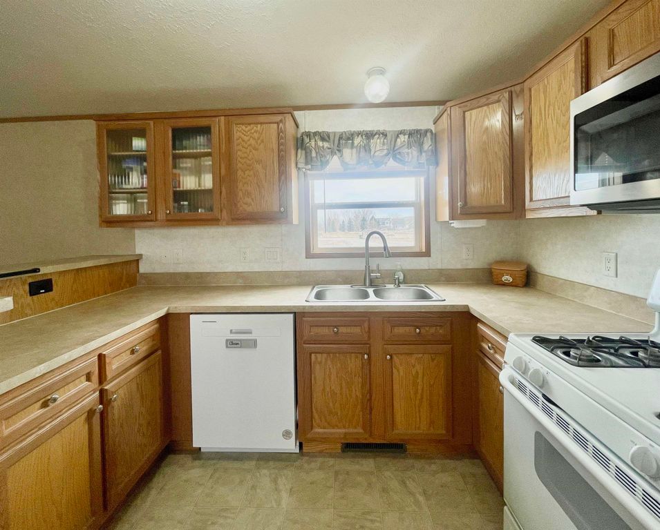 1498 Lane 14, Powell, WY 82435 photo 5