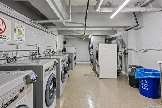 31-85 Crescent Street 516, Astoria, NY 11106
