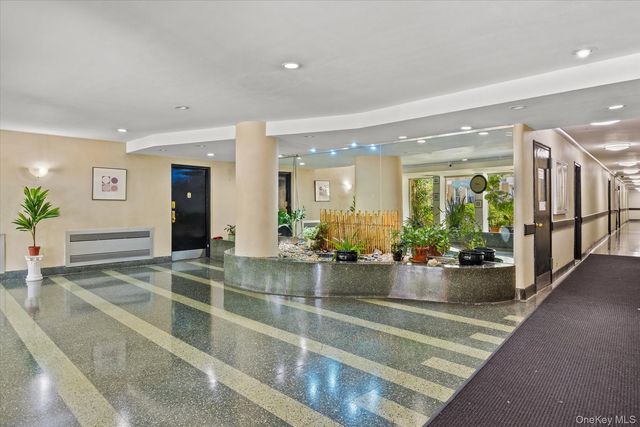 31-85 Crescent Street 516, Astoria, NY 11106