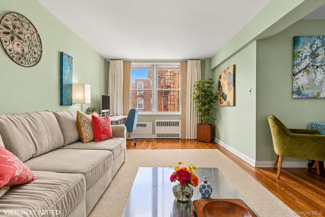 31-85 Crescent Street 516, Astoria, NY 11106