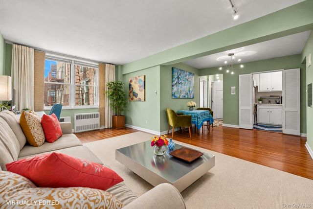 31-85 Crescent Street 516, Astoria, NY 11106