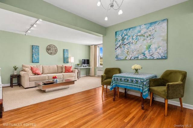 31-85 Crescent Street 516, Astoria, NY 11106