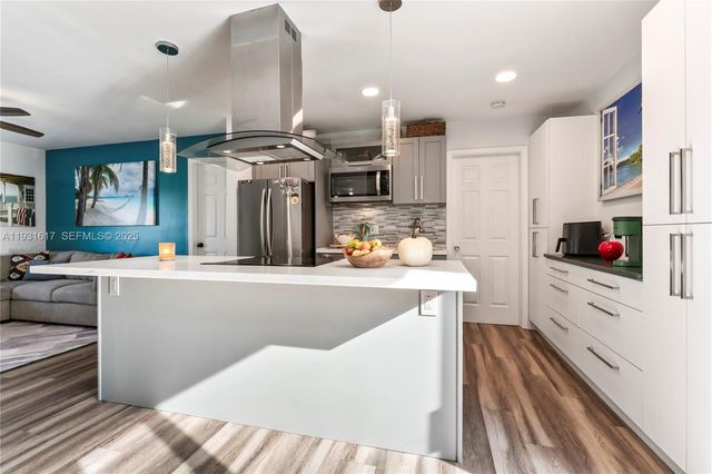 9612 Wyoming Ct, Boca Raton, FL 33434