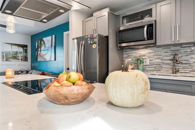 9612 Wyoming Ct, Boca Raton, FL 33434