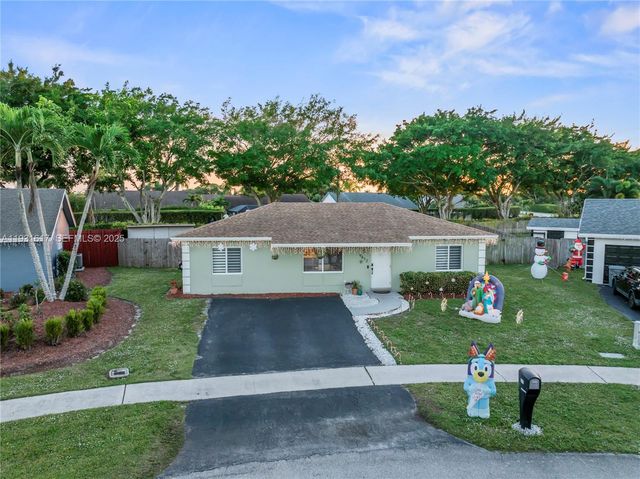 9612 Wyoming Ct, Boca Raton, FL 33434