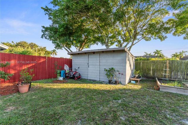 9612 Wyoming Ct, Boca Raton, FL 33434