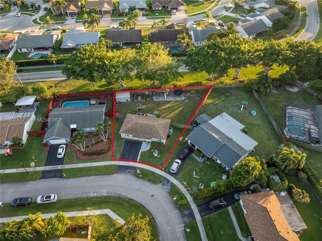 9612 Wyoming Ct, Boca Raton, FL 33434