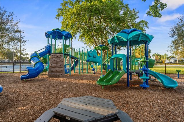 9612 Wyoming Ct, Boca Raton, FL 33434