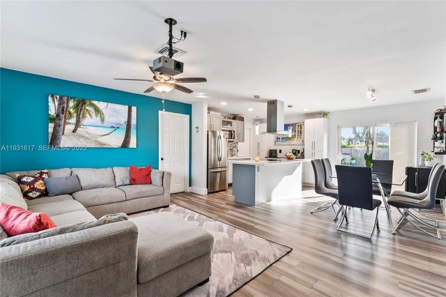 9612 Wyoming Ct, Boca Raton, FL 33434