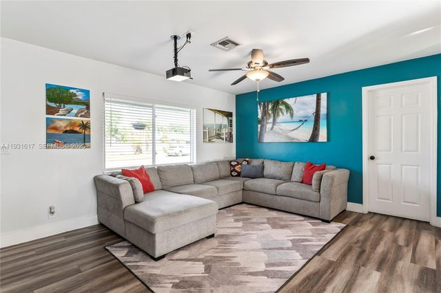 9612 Wyoming Ct, Boca Raton, FL 33434