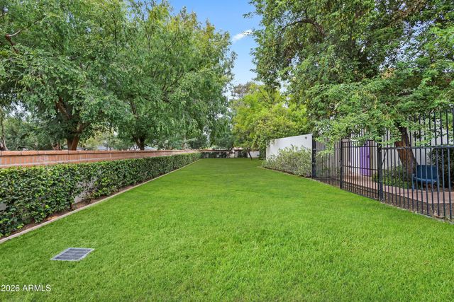 8219 N 74TH Place, Scottsdale, AZ 85258