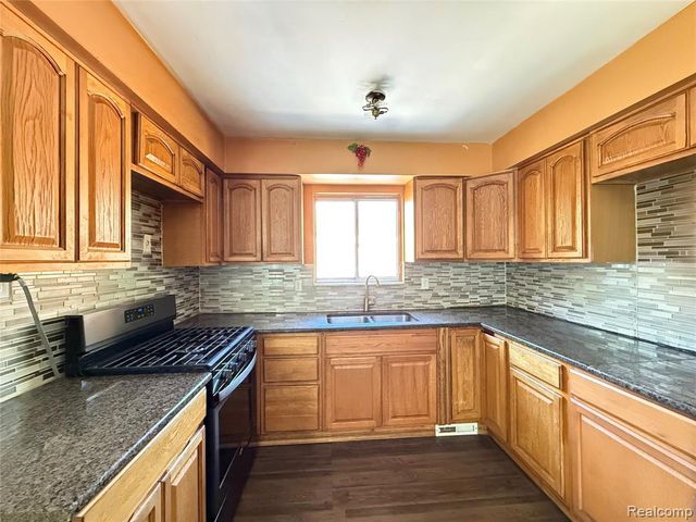 3430 Chase Drive, Warren, MI 48091
