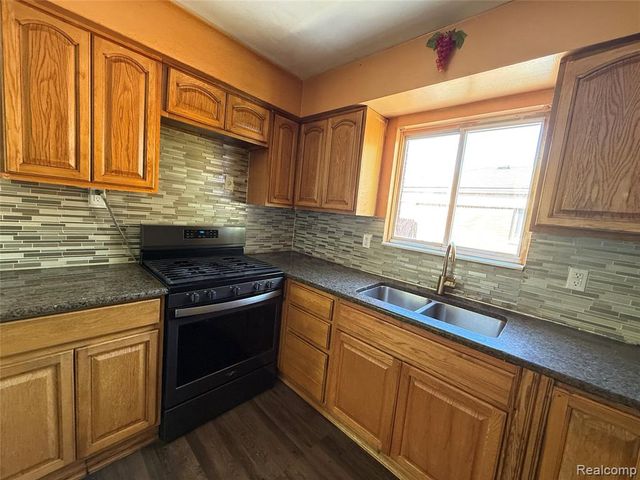 3430 Chase Drive, Warren, MI 48091