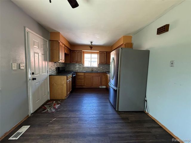 3430 Chase Drive, Warren, MI 48091