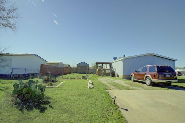 2004 Fall Creek Road, Cleburne, TX 76033