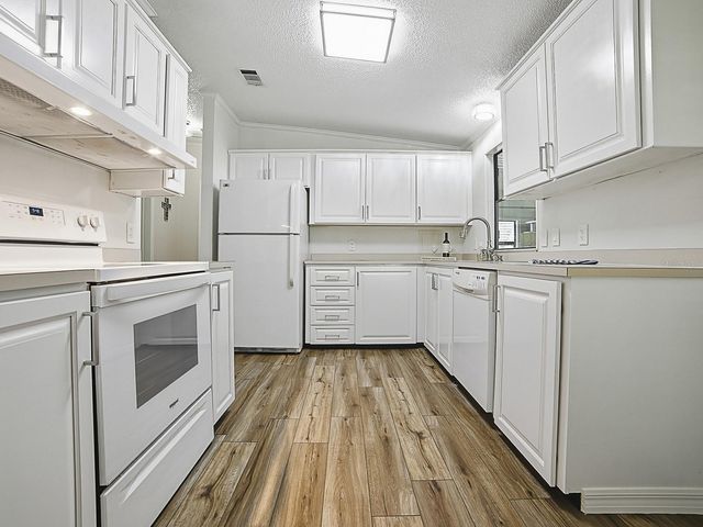 25143 BARROW HILL, Leesburg, FL 34748