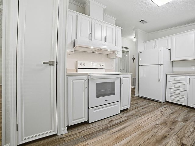 25143 BARROW HILL, Leesburg, FL 34748