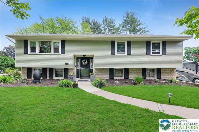 5970 Club House Lane, Lower Macungie Twp, PA 18106
