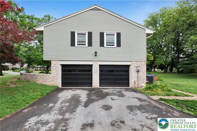5970 Club House Lane, Lower Macungie Twp, PA 18106