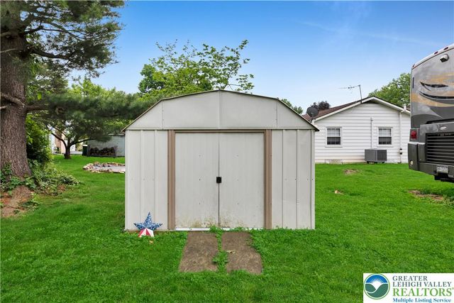 5970 Club House Lane, Lower Macungie Twp, PA 18106
