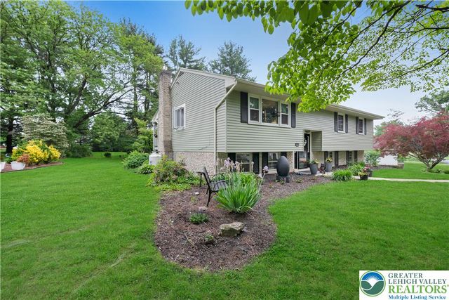 5970 Club House Lane, Lower Macungie Twp, PA 18106