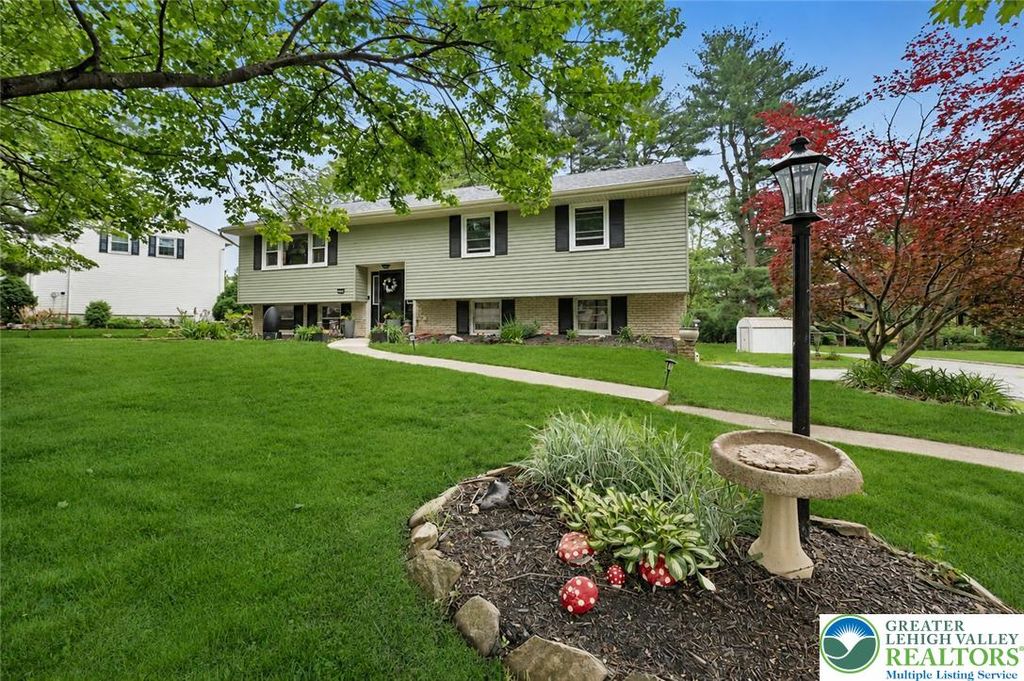 5970 Club House Lane, Lower Macungie Twp, PA 18106