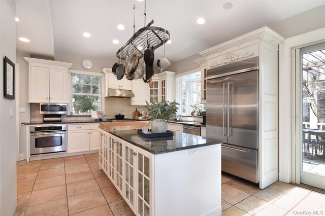 18 Barney Park, Irvington, NY 10533