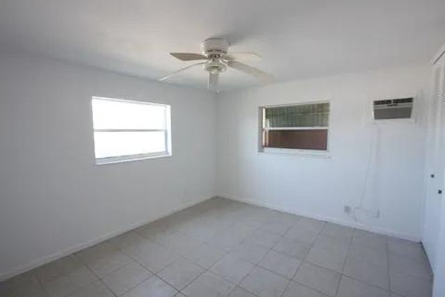 1050 E Sample Road Road E 101, Pompano Beach, FL 33064