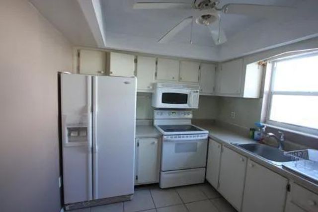 1050 E Sample Road Road E 101, Pompano Beach, FL 33064