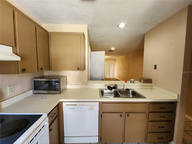 6288 SW 8 PLACE, Gainesville, FL 32607