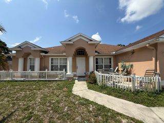 416 SE Calmoso Drive, Port St Lucie, FL 34983