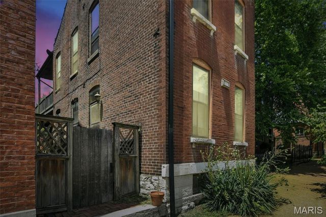 2209 Menard Street, St Louis, MO 63104
