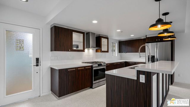 588 E San Lorenzo Road 204, Palm Springs, CA 92264