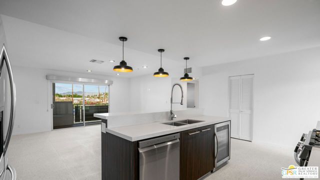 588 E San Lorenzo Road 204, Palm Springs, CA 92264
