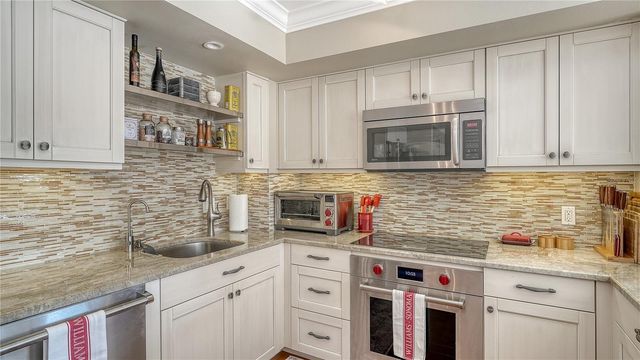 775 LONGBOAT CLUB ROAD 204, Longboat Key, FL 34228