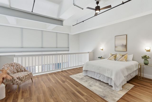 15-17 Kearney Sq 209, Lowell, MA 01852