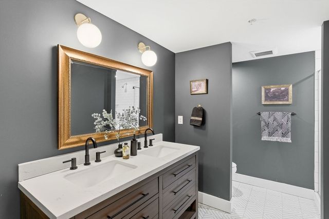 15-17 Kearney Sq 209, Lowell, MA 01852