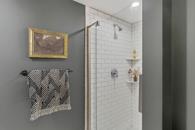 15-17 Kearney Sq 209, Lowell, MA 01852